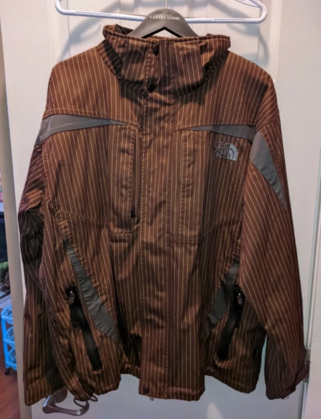 size XL The North Face waterproof jacket thumbnail