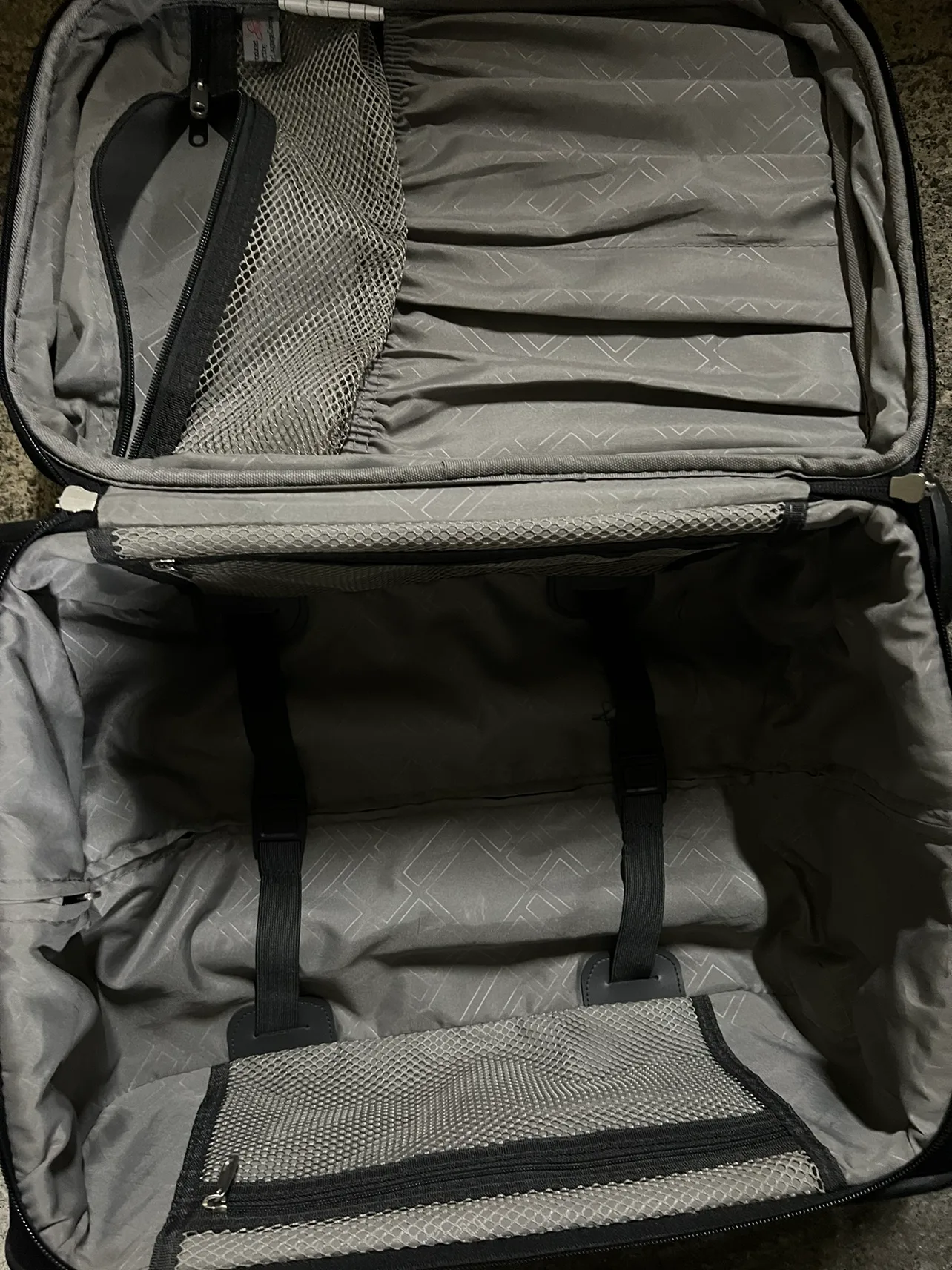 Carry-On Rolling Suitcase image indicator(2)