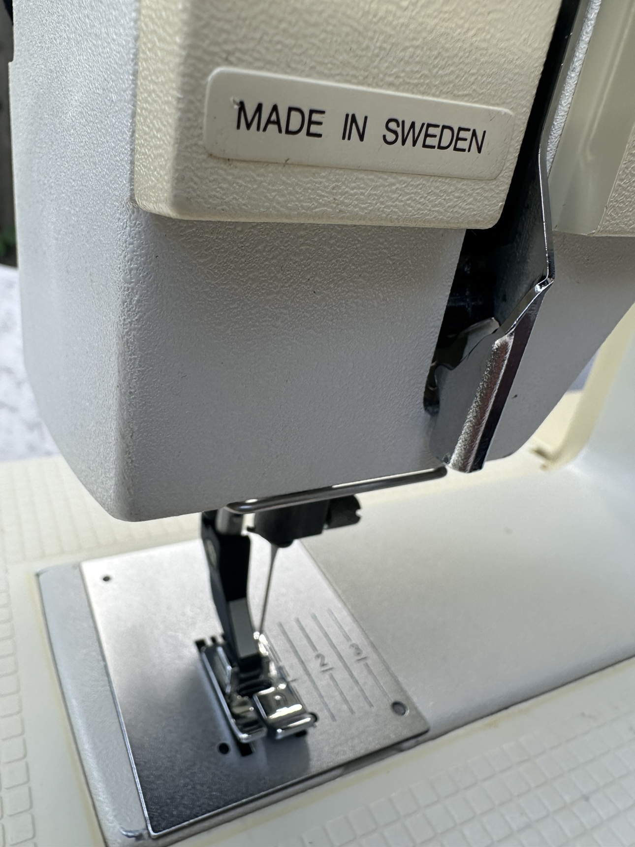 Husqvarna Classica 100 Sewing Machine - photo 5