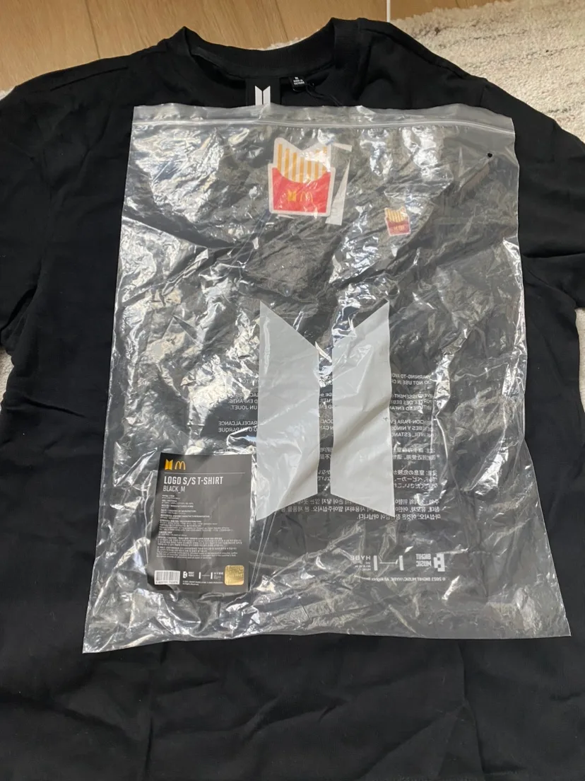 BTS McDonald’s collab T shirt tops medium official Kpop souvenir image indicator(3)