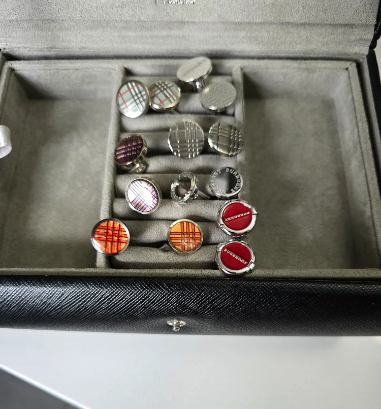 Burberry cufflinks image indicator(6)