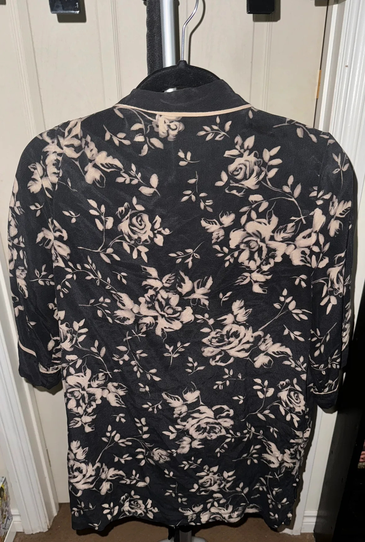 Aritzia Babaton floral Kimono- 100% Silk image indicator(2)