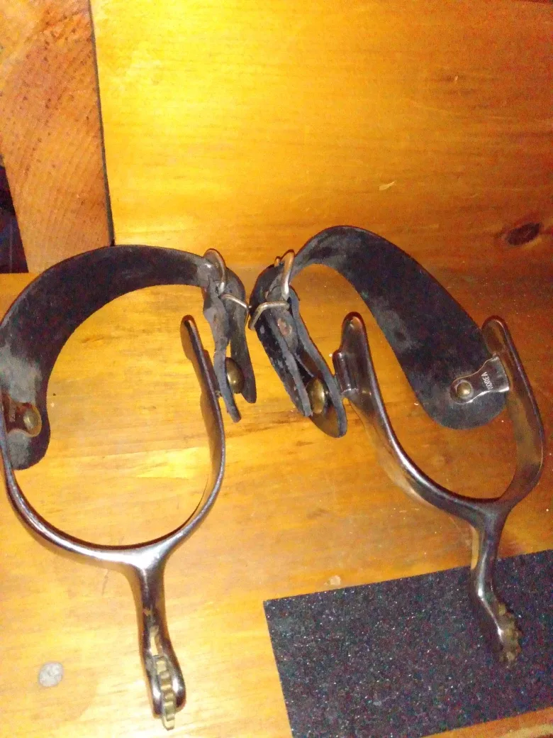 vintage leather Pair of boot Spurs and belt image indicator(2)