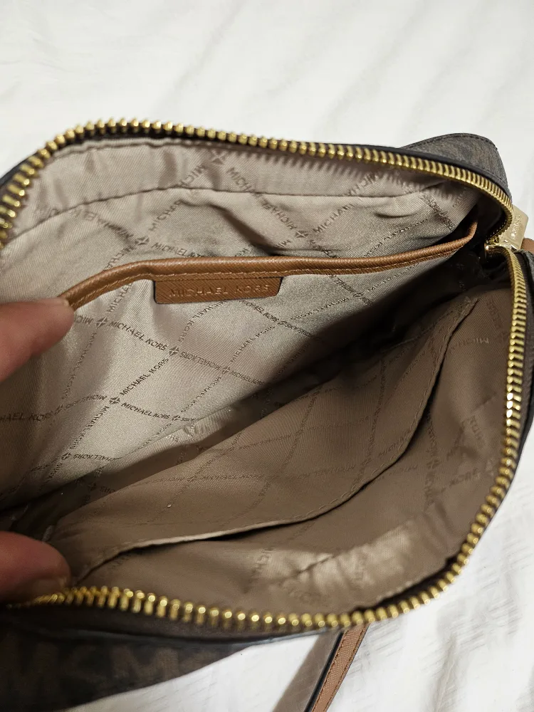 Michael Kors Crossbody Bag image indicator(4)