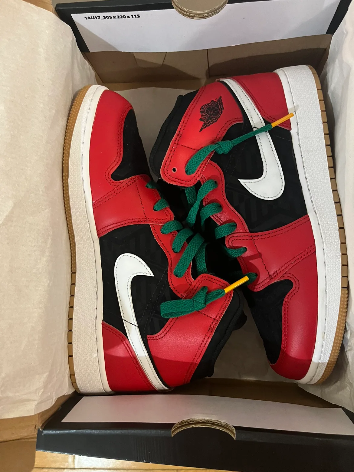 Air Jordan 1 Mid SE (GS) Size 6.5Y image indicator(2)