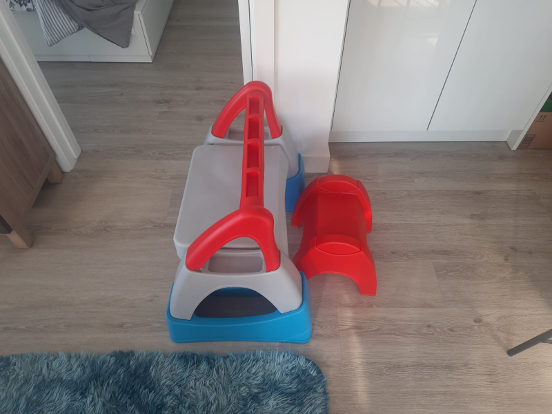 Free New Toddler Desk - photo 2