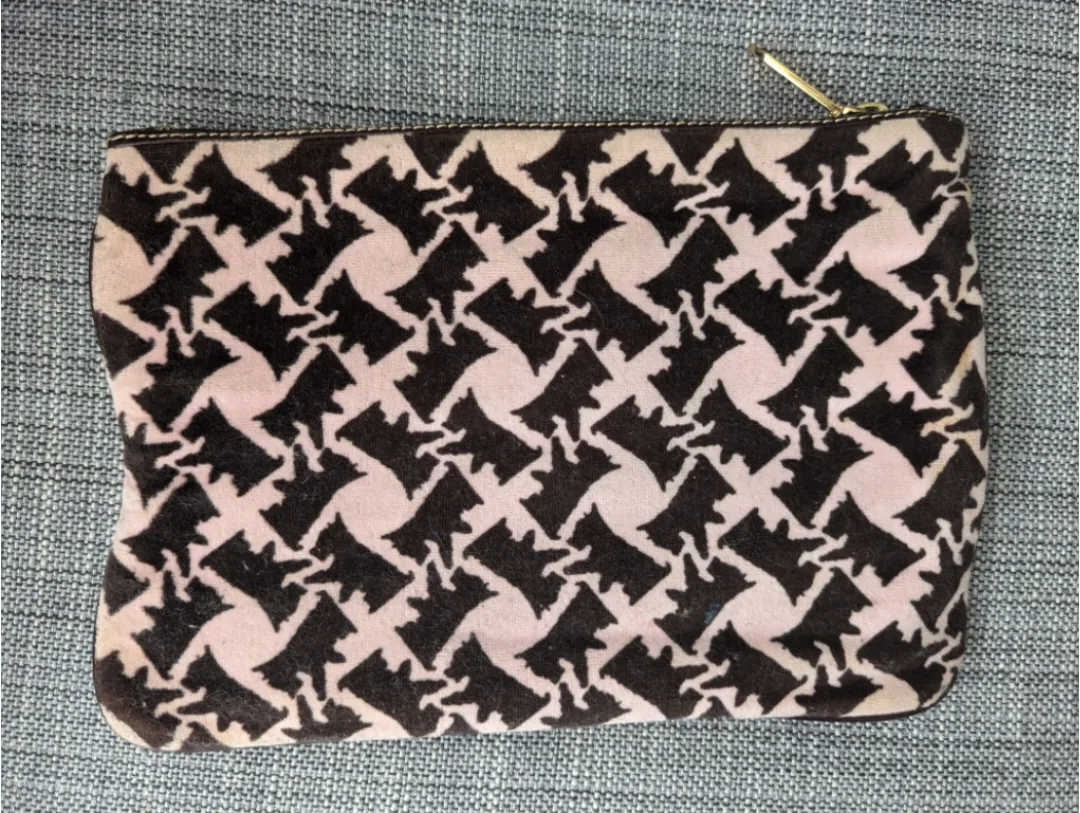 Juicy Couture pink velvet pouch image indicator(2)