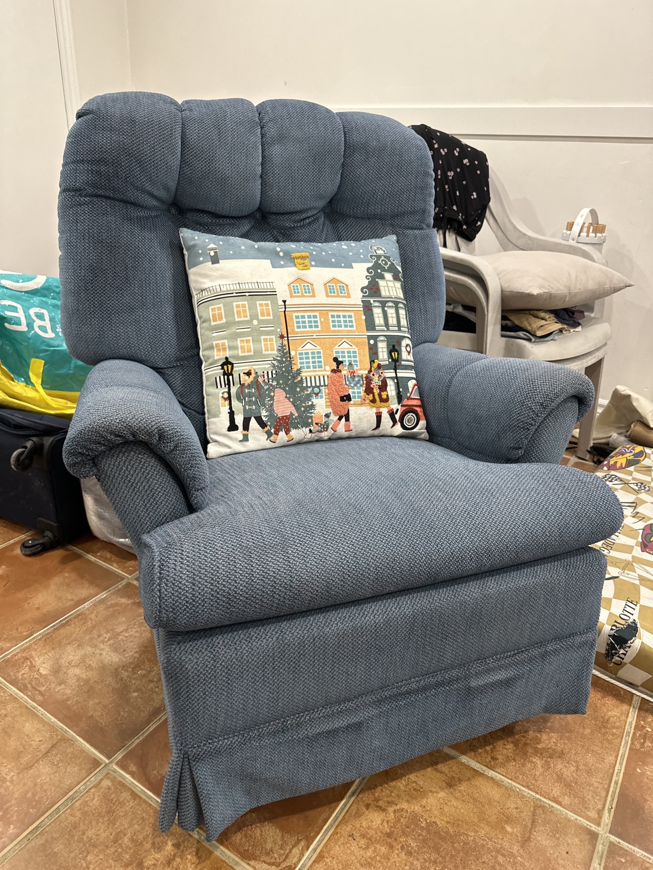 Accent chair rocking