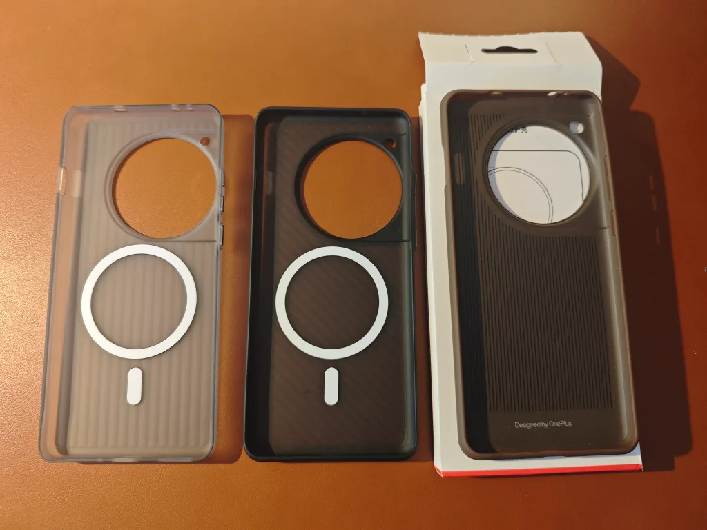 OnePlus 12 cases in mint condition image indicator(2)