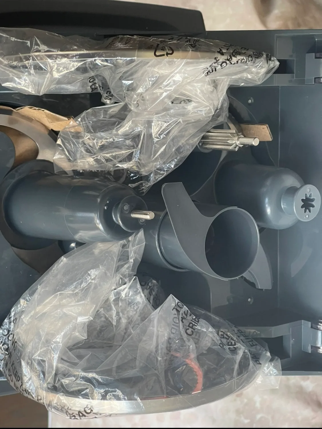 Cuisine Art Food Processor with Accessories and Attachments image indicator(4)