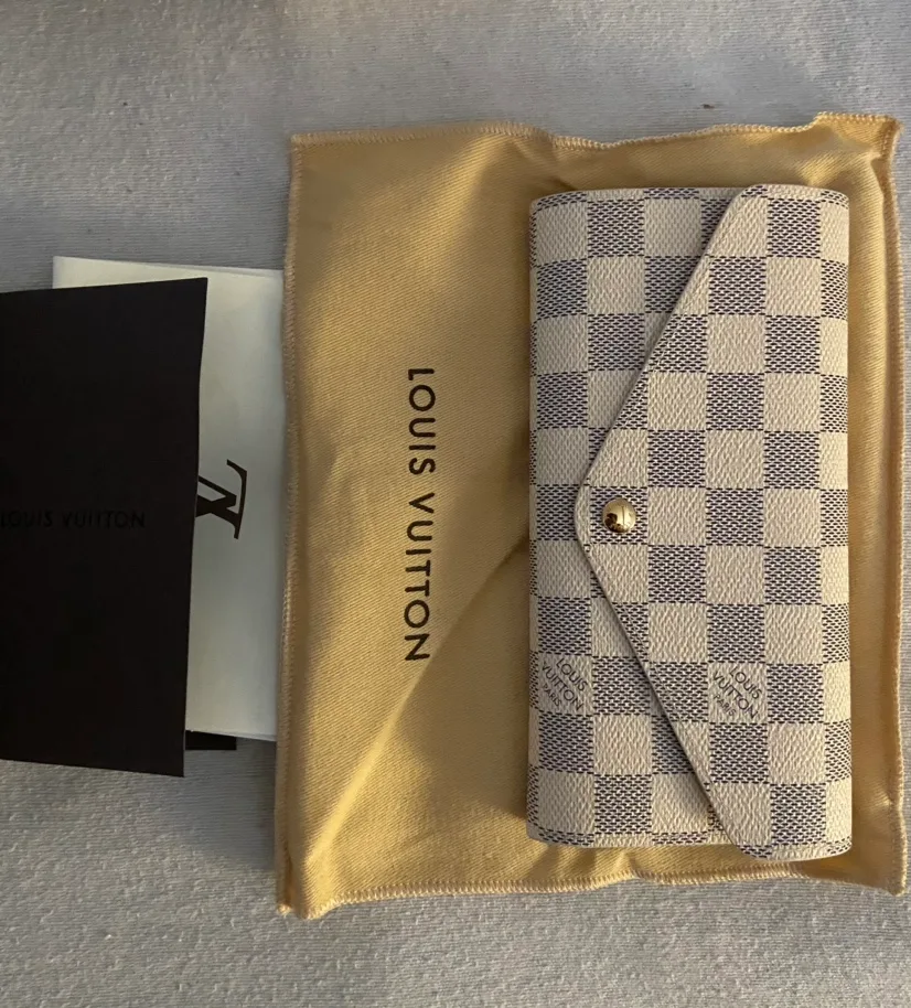 Louis Vuitton Damier Azur Wallet image indicator(2)
