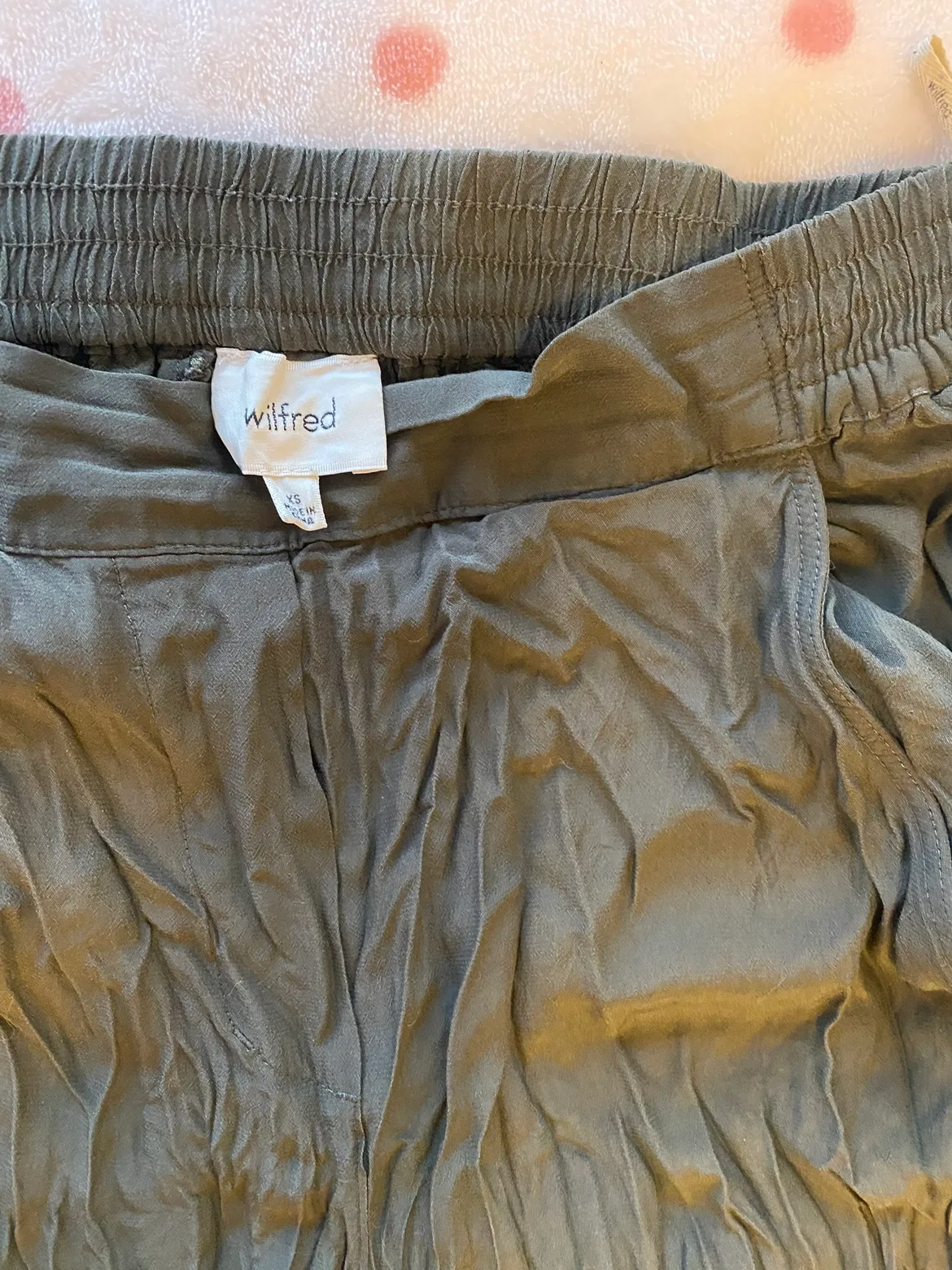 Wilfred Green Wrinkle fabric pants image indicator(2)