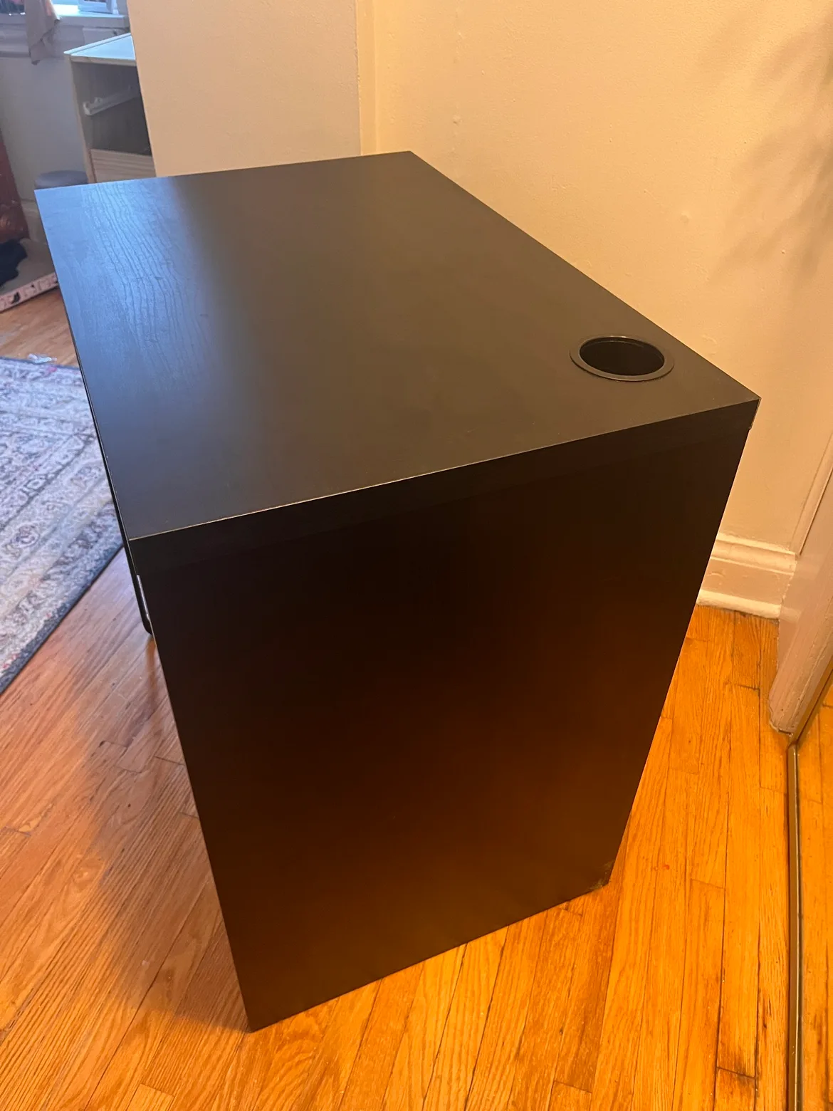 MICKE IKEA Desk in Amazing Condition image indicator(3)