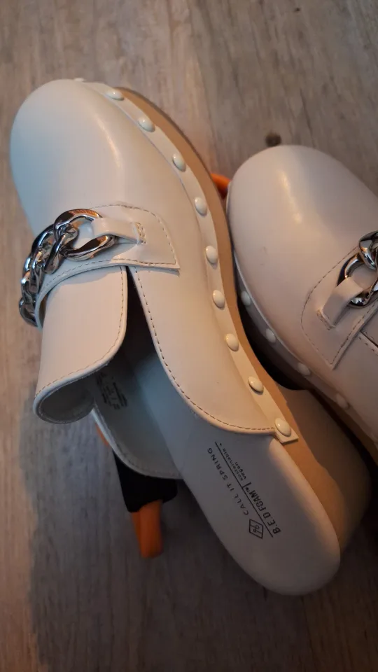 "Wooden" Clogs image indicator(2)