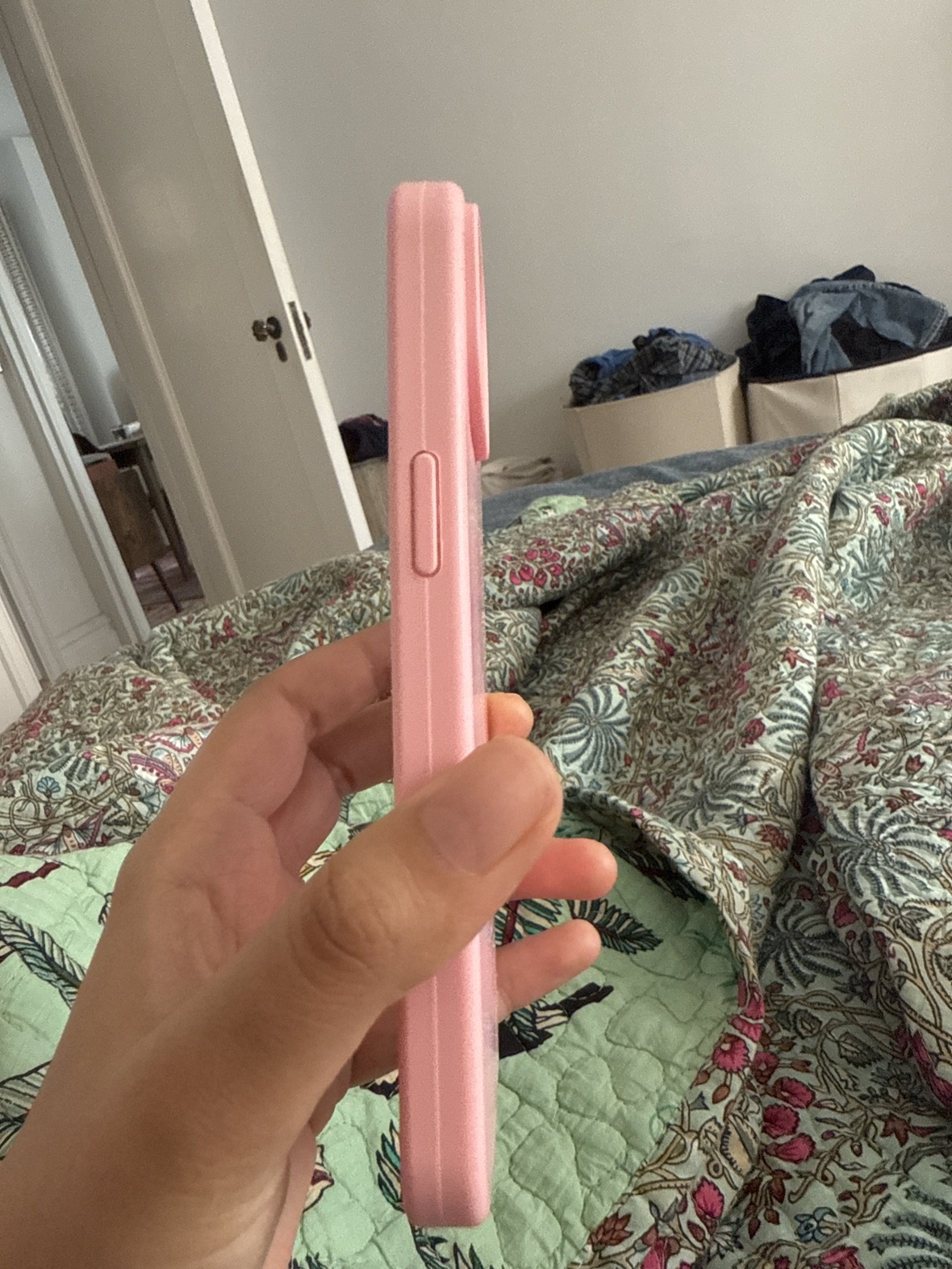 Free Pink iPhone 13 Case - photo 2