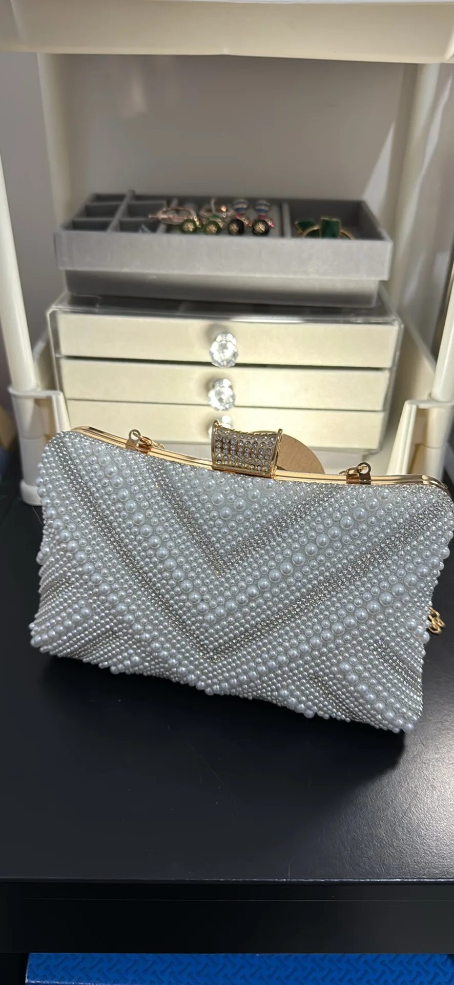 Pearl and Rhinestone Clutch image indicator(4)