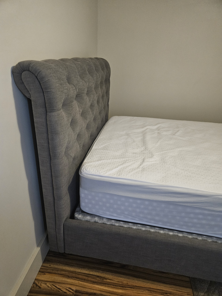 Queen size Bed - photo 5