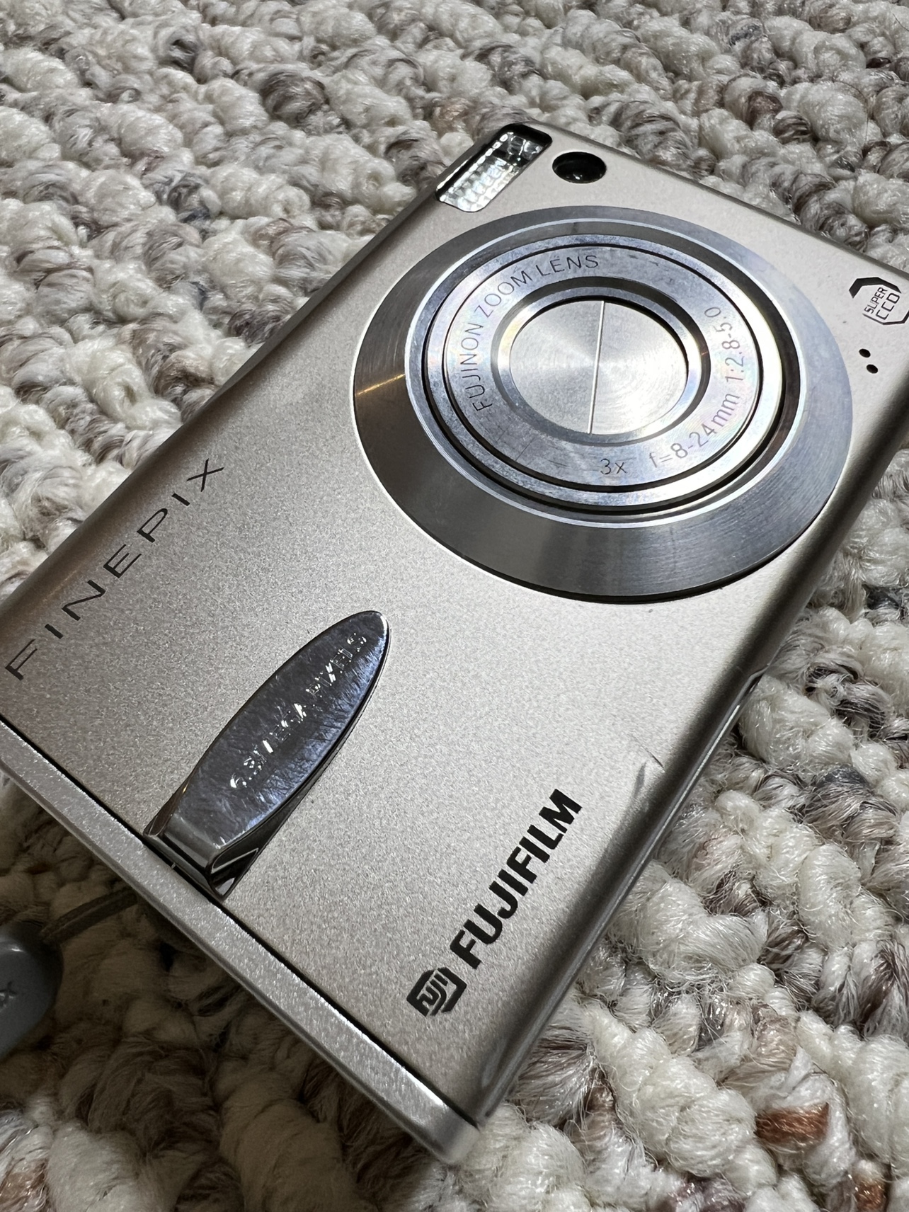 Fujifilm Finepix E510 Digital Camera - photo 2