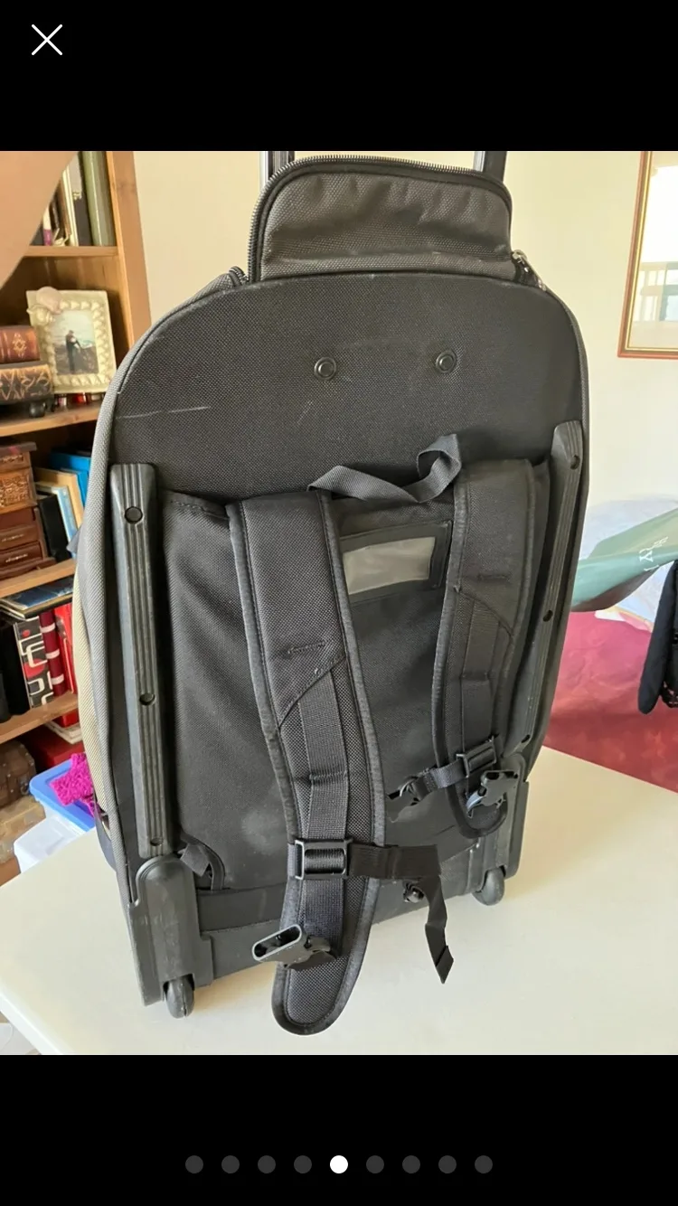 Mountain Equipment Co-op Rolling Duffle Bag image indicator(2)