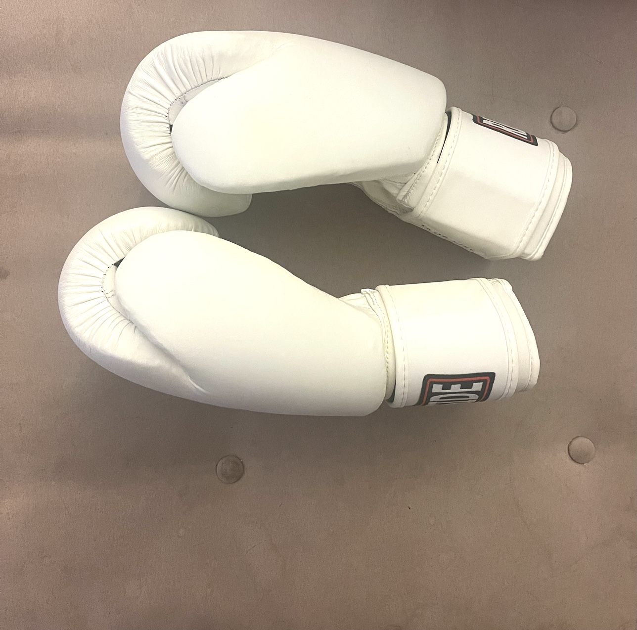 16oz White Ringside Boxing Gloves - photo 3