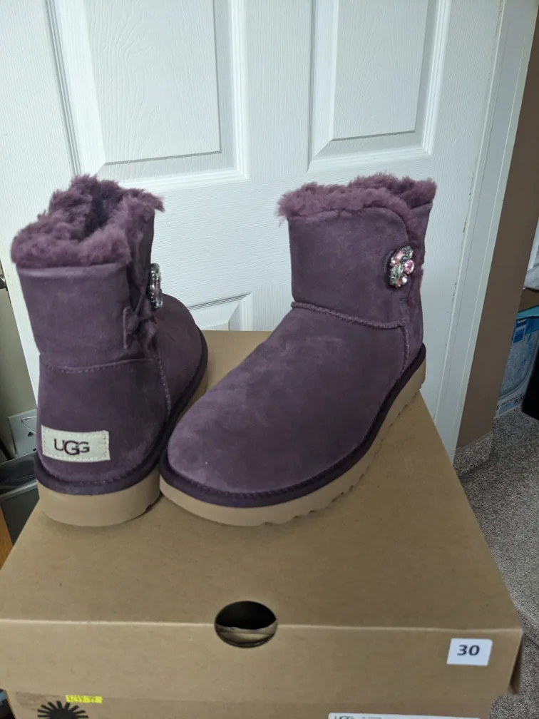 UGG Women's Classic Mini II Boots image indicator(3)
