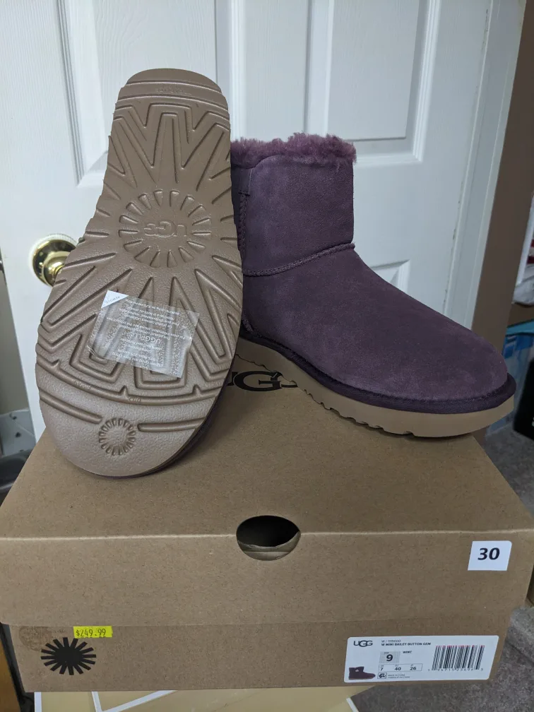 UGG Women's Classic Mini II Boots image indicator(4)