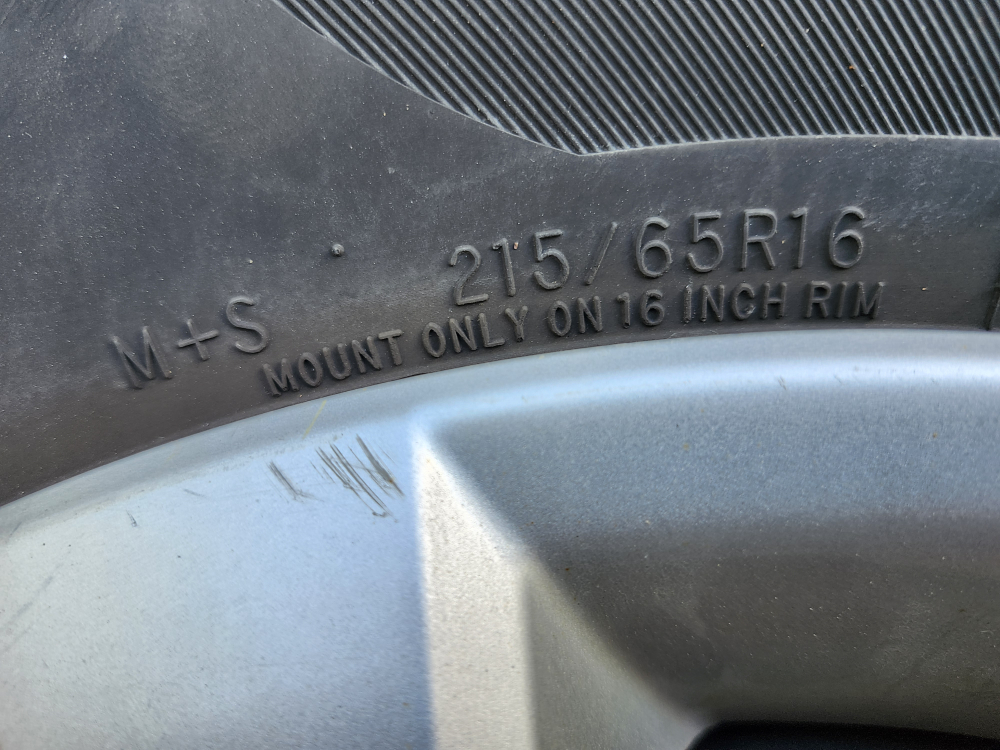 Motomaster tires SE3 with rims - photo 3