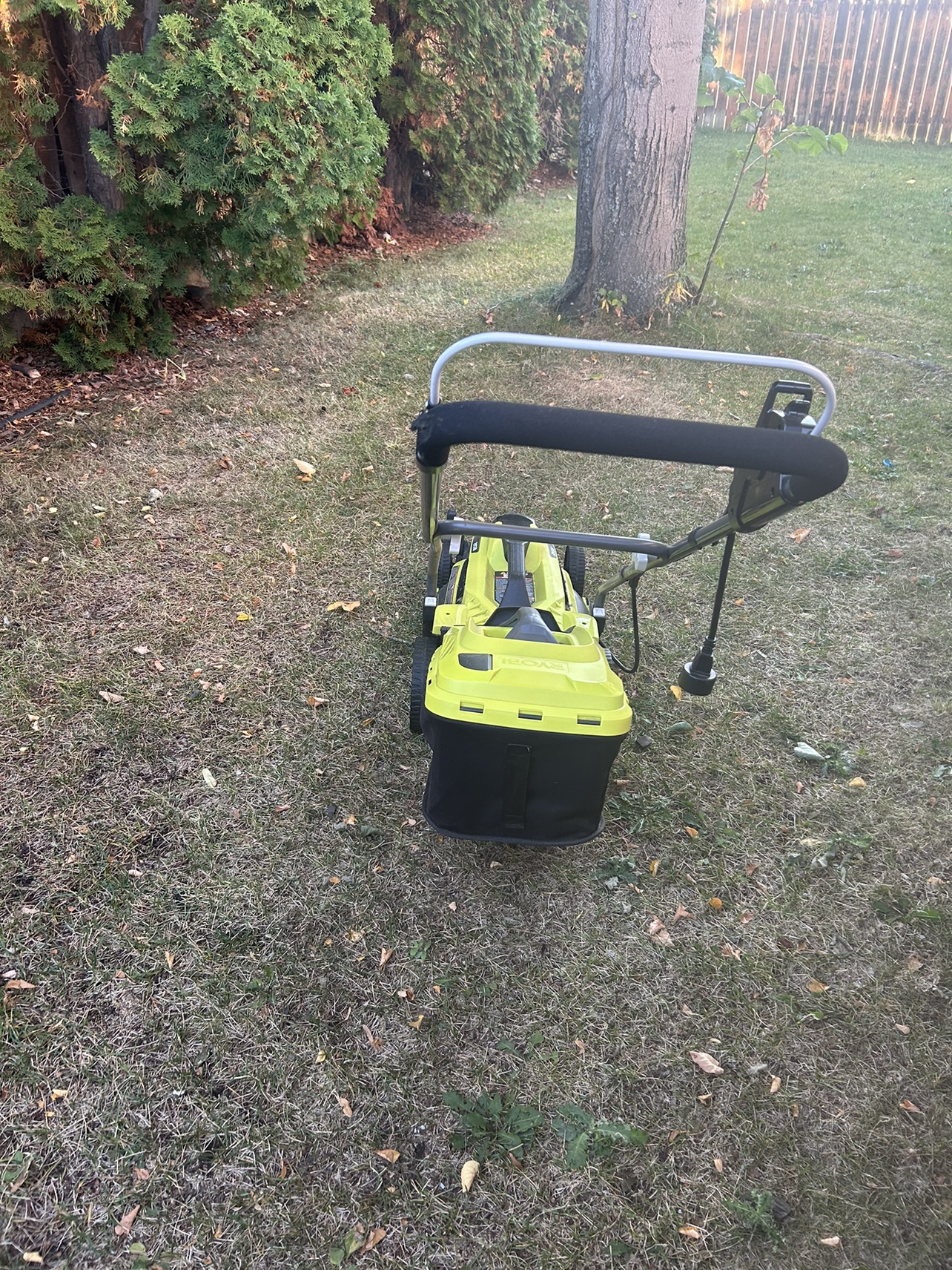 Ryobi 13in Electric Lawn Mower - photo 3