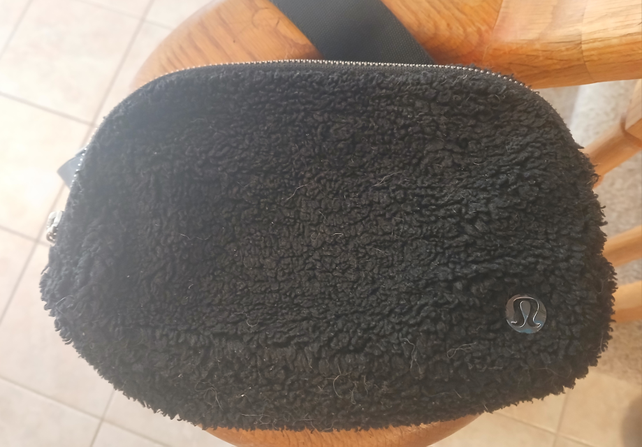 Lululemon Everywhere Belt Bag - photo 2