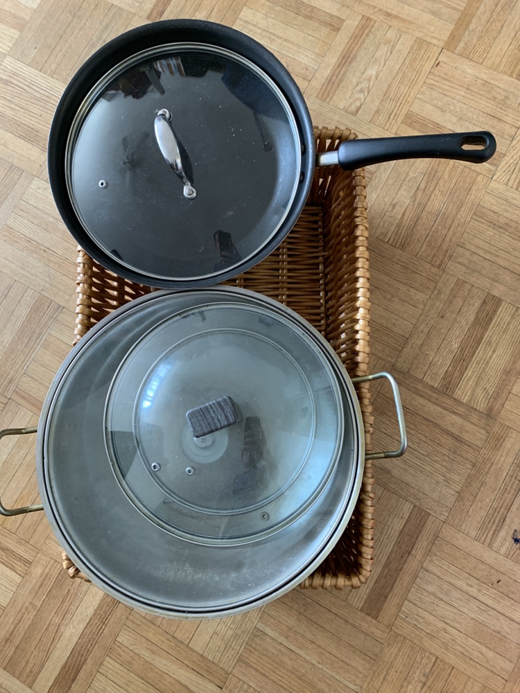 Moving sale … Frying Pan and Pot with Lids - photo 2