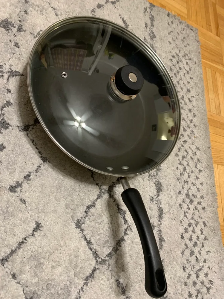 Frying Pan with Lid thumbnail