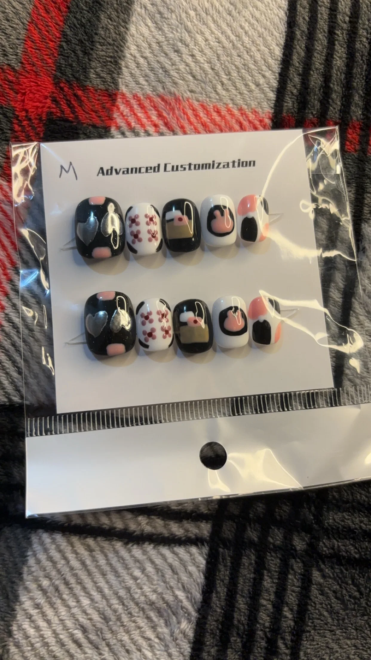 Press on Nails (M) with Accessories image indicator(2)