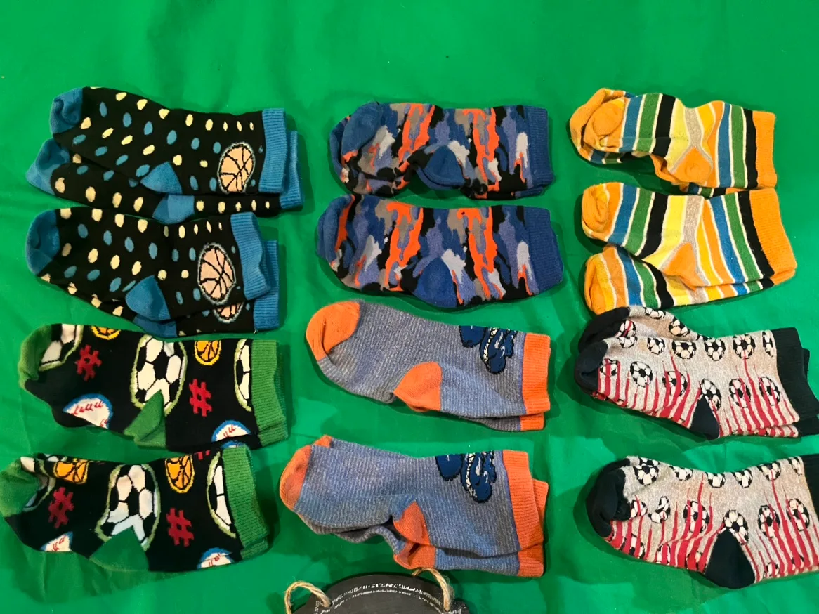 Lot of cute boys socks 12 pairs fits ages 5/6 kids image indicator(4)