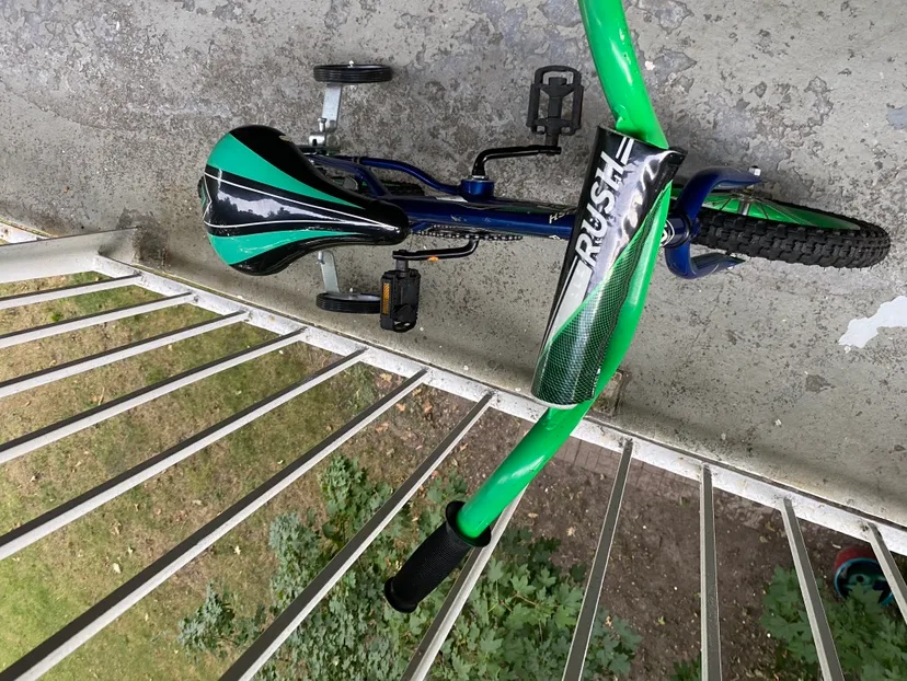 Kids Bike with Training Wheels image indicator(4)