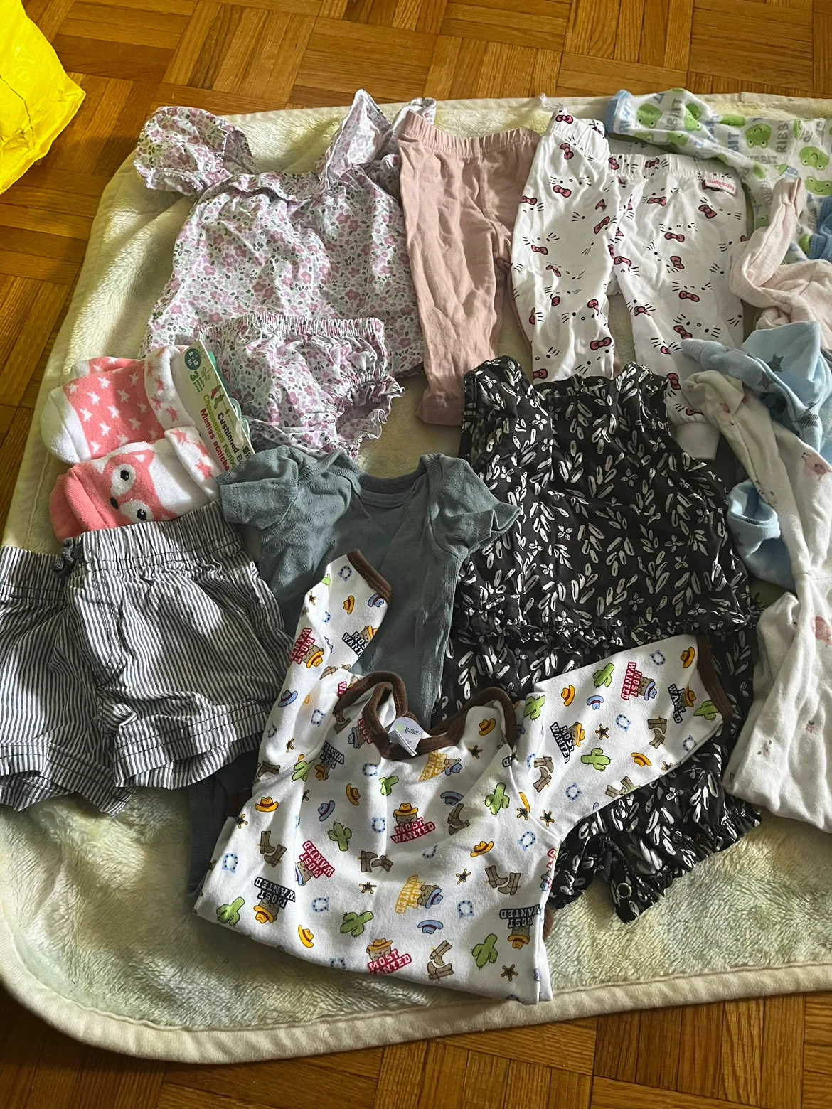 Baby Clothes Bundle image indicator(2)