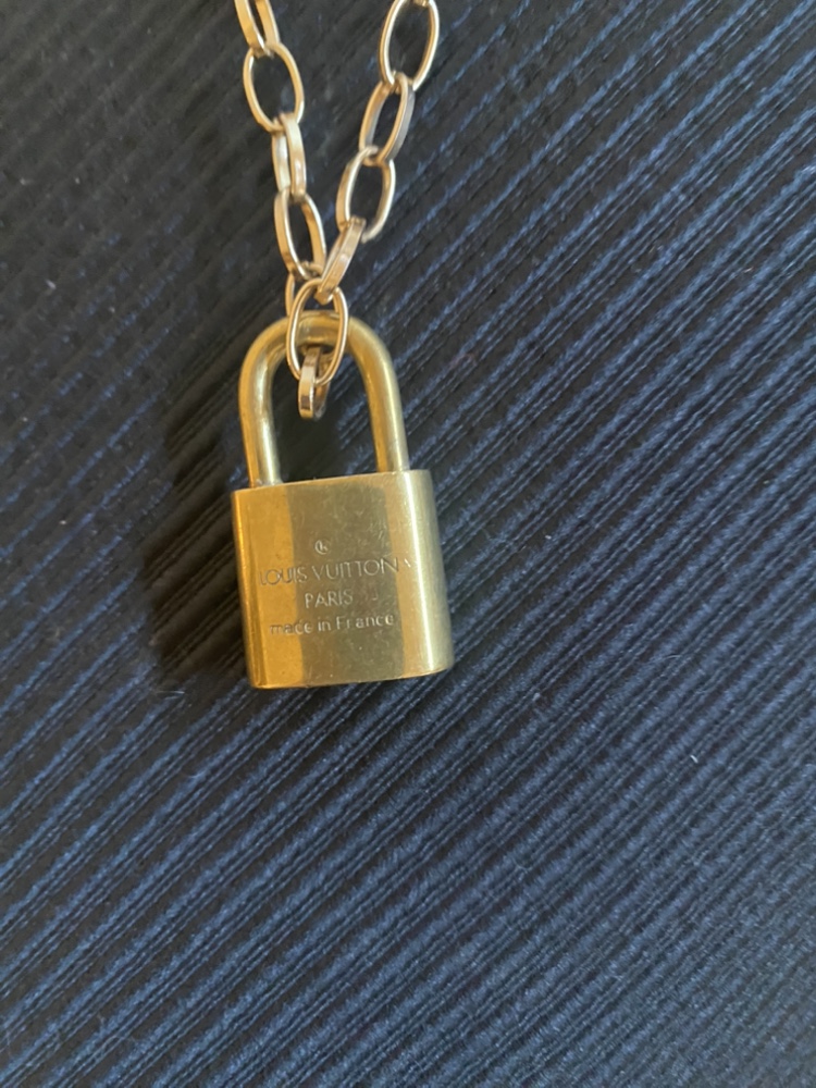 Gold Padlock Necklace LV - photo 4