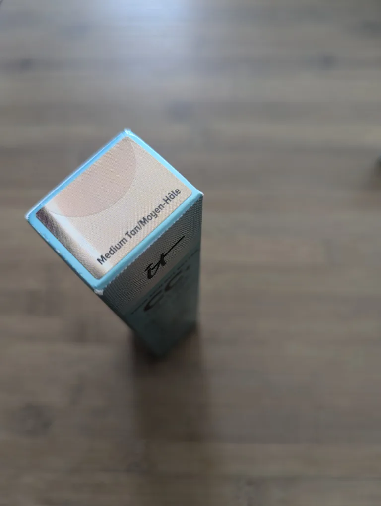 Brand new in box/sealed: IT Cosmetics Foundation matte image indicator(3)