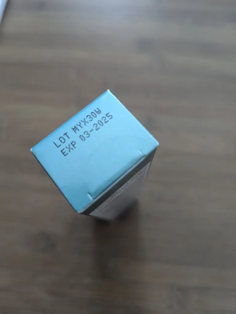 Brand new in box/sealed: IT Cosmetics Foundation matte image indicator(4)