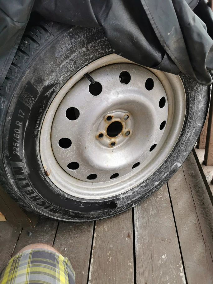 Michelin X-ice 225-60R 17 with rims - photo 2