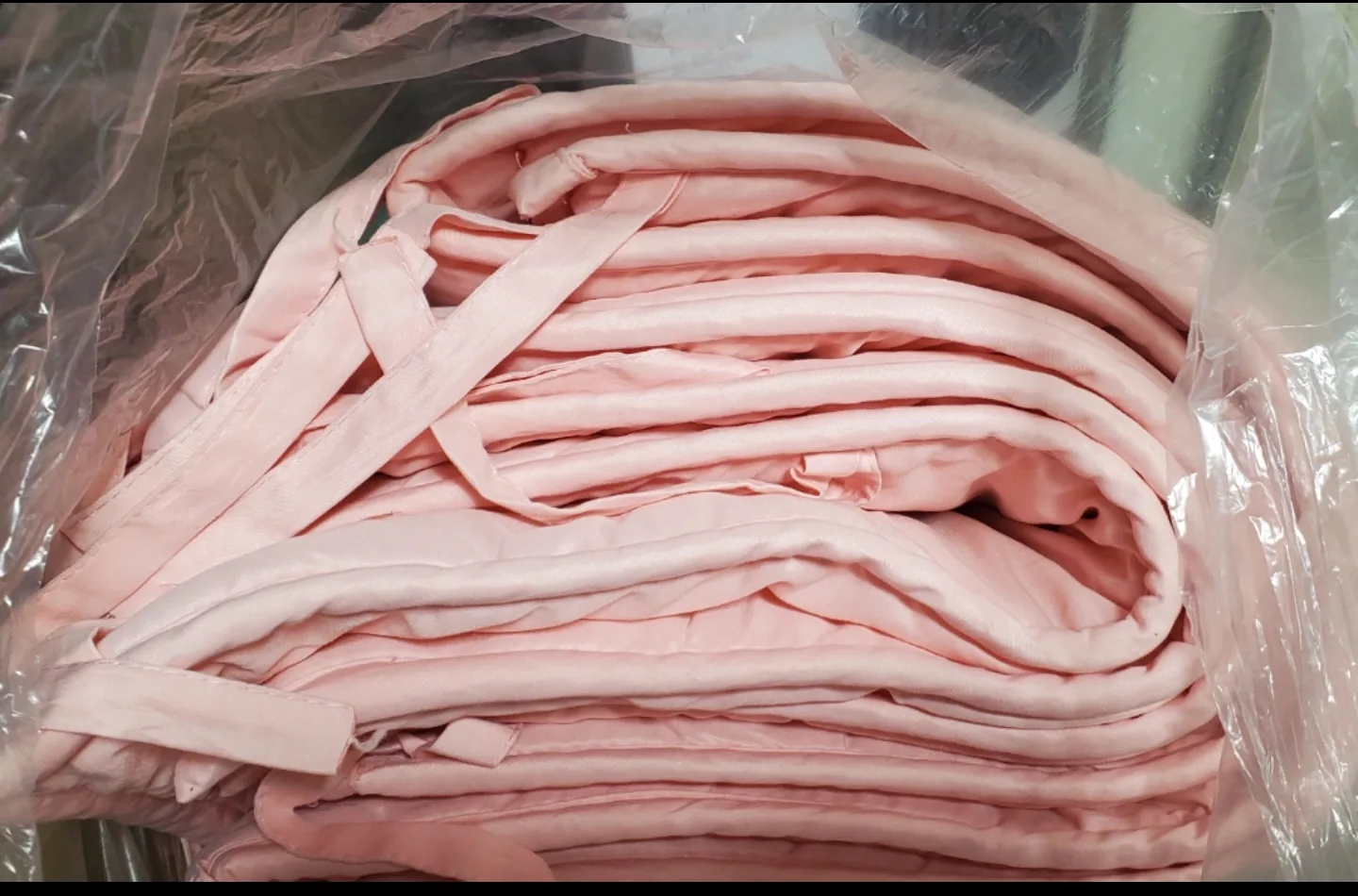 Pink Crib Bumper image indicator(2)