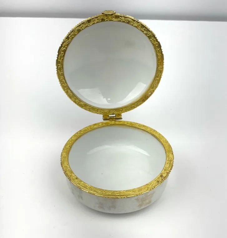 1980s Vintage Porcelain Rose Flower Trinket Box image indicator(5)