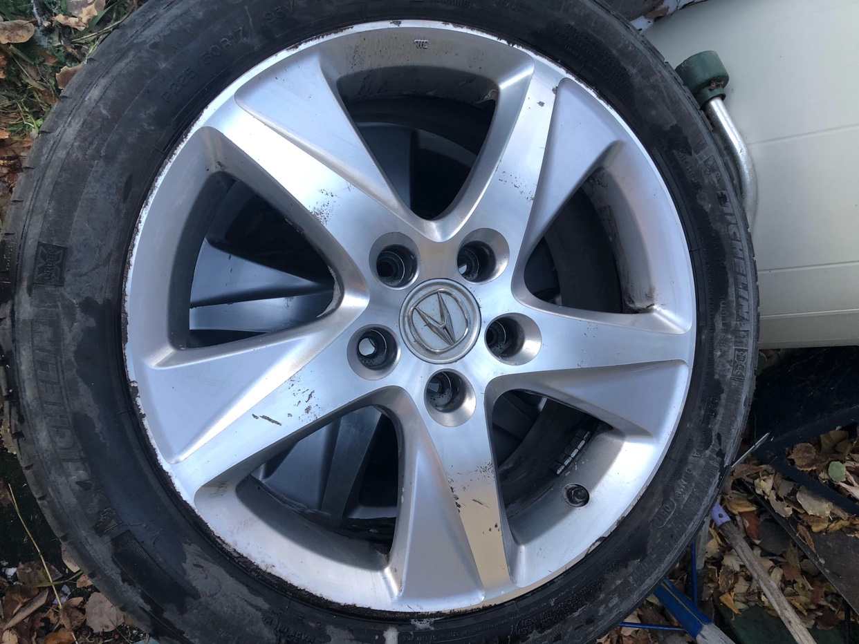 17" Acura Rims bolt pattern 5x114.3 (tires are worn) - photo 3