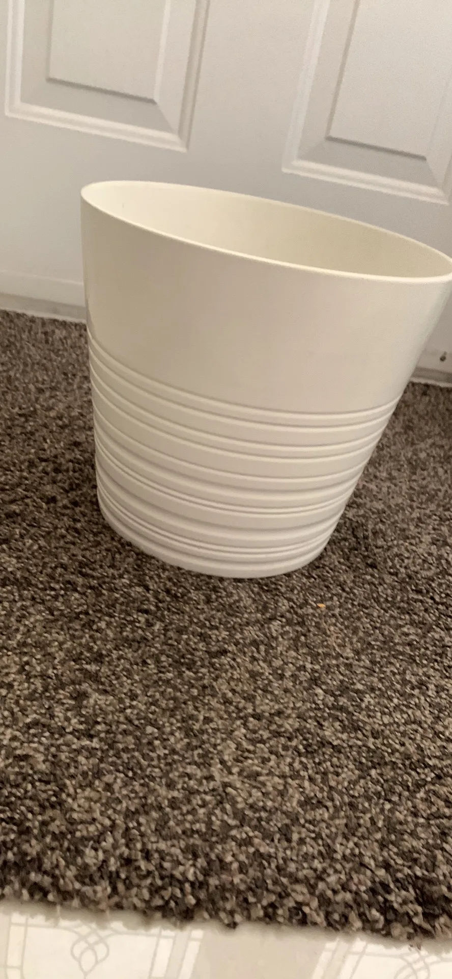 2 White Planter thumbnail