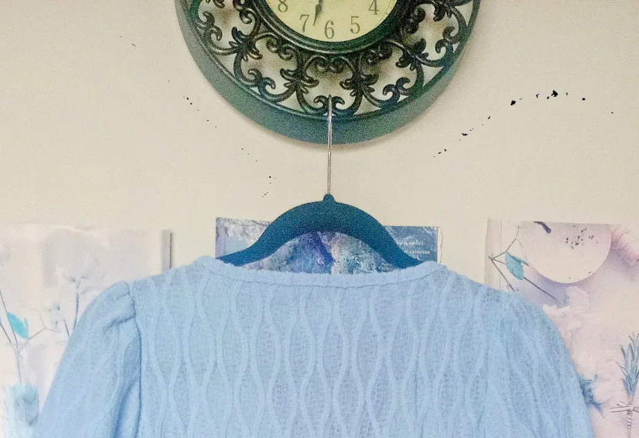 Woman top with short sleeves. image indicator(3)