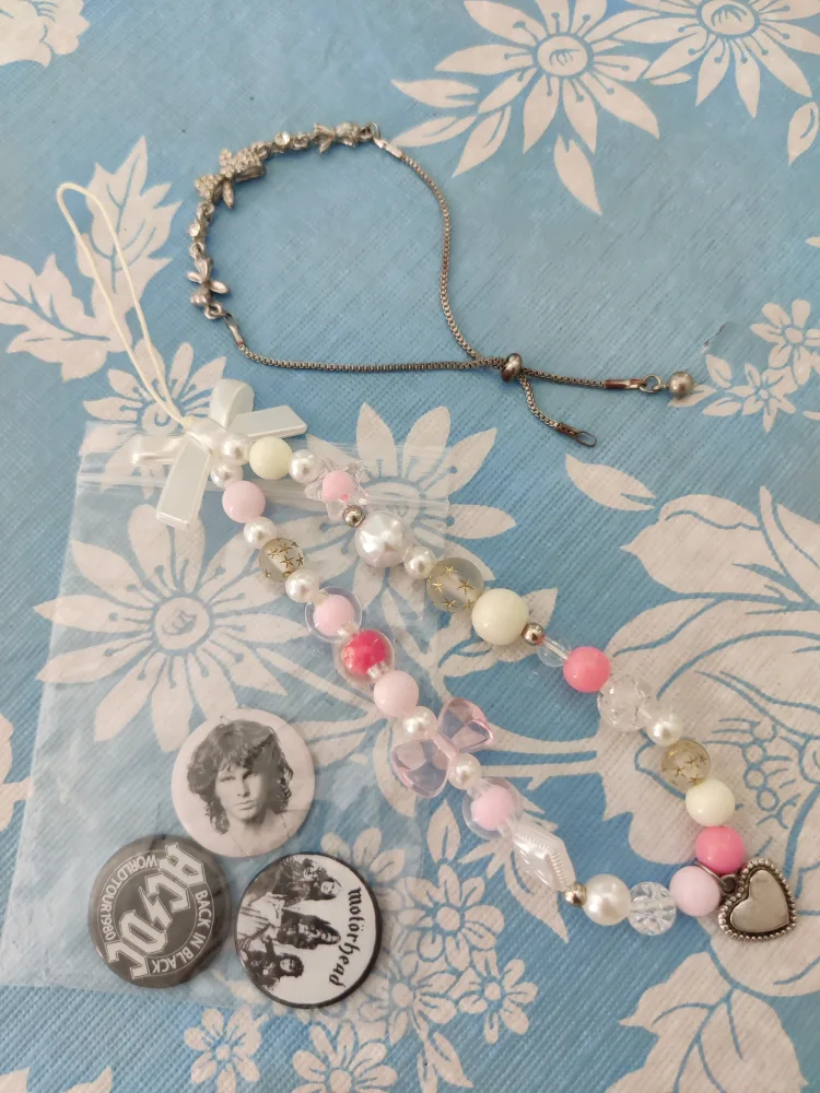 Keychain, watch and toy bundle image indicator(4)