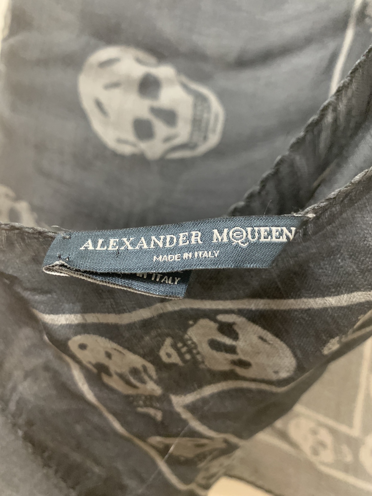 Alexander McQueen Grey Skull Scarf - photo 2
