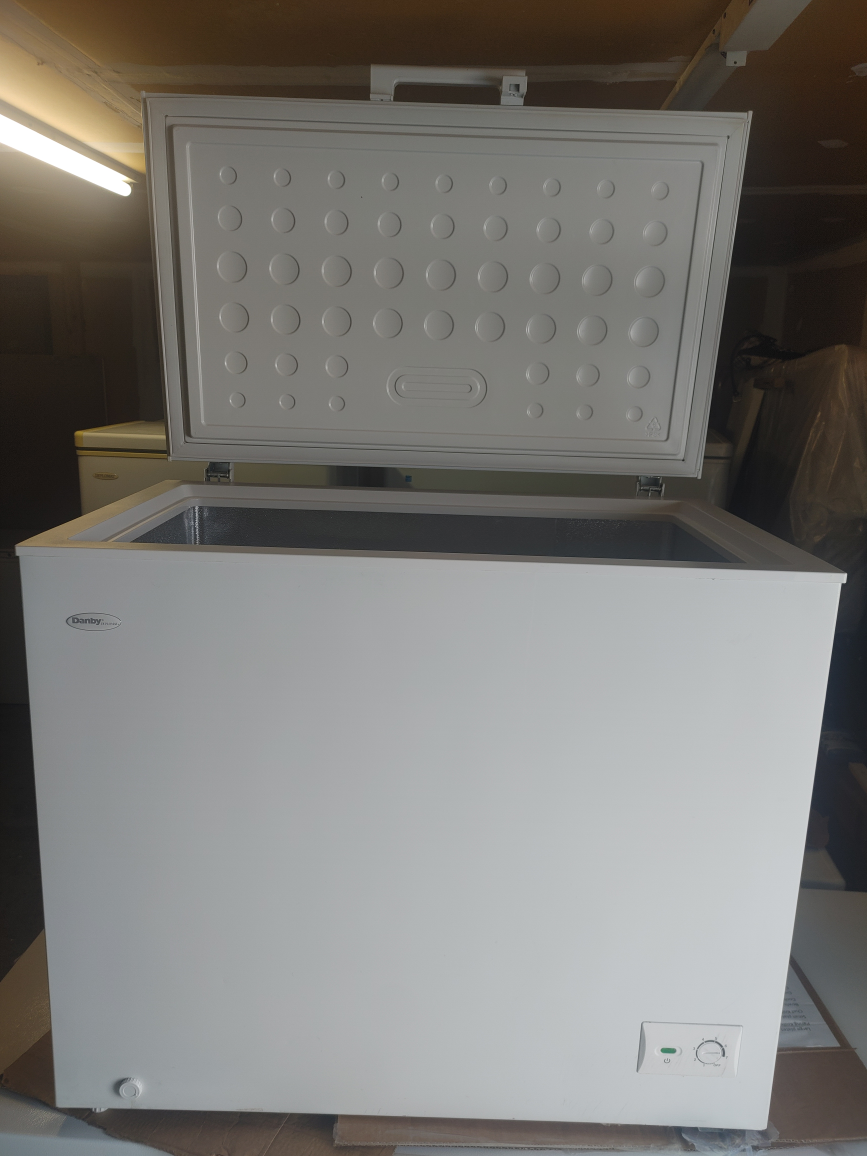 Beautiful Large 9cuft Danby Deep Freezer ( Like New)