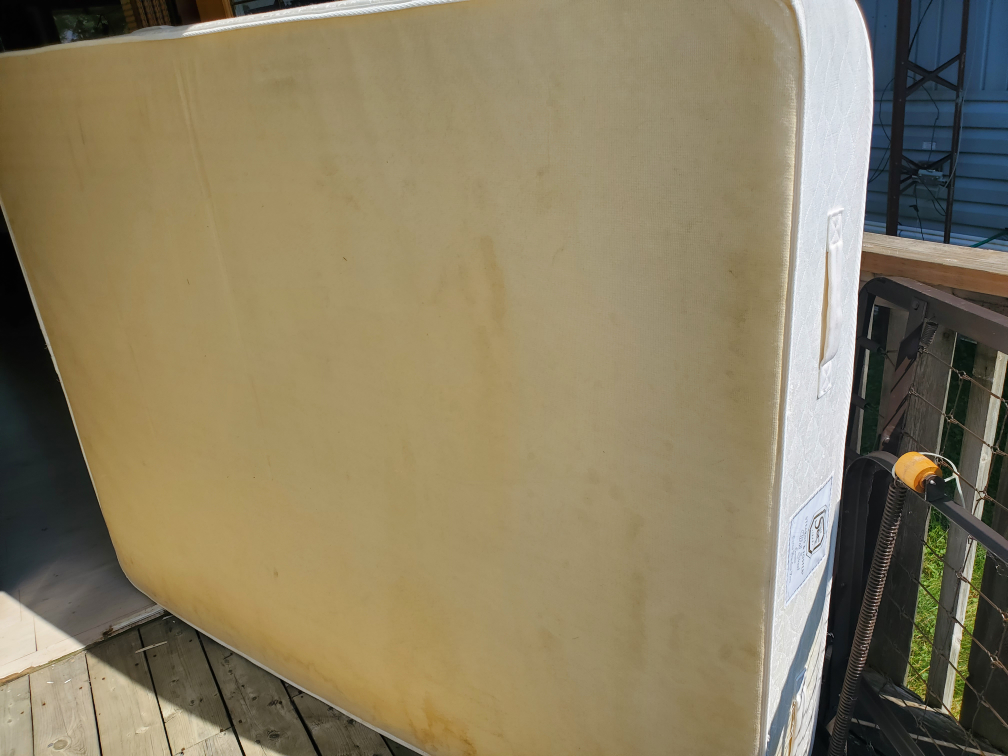 Queen Size Mattress + box spring + metal bed frame - photo 3