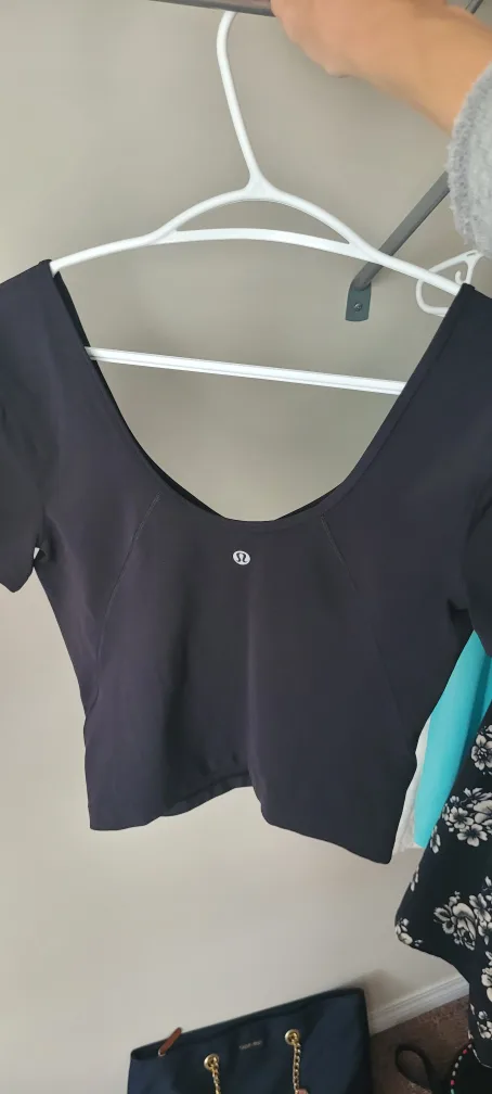 Lululemon Crop Top image indicator(3)