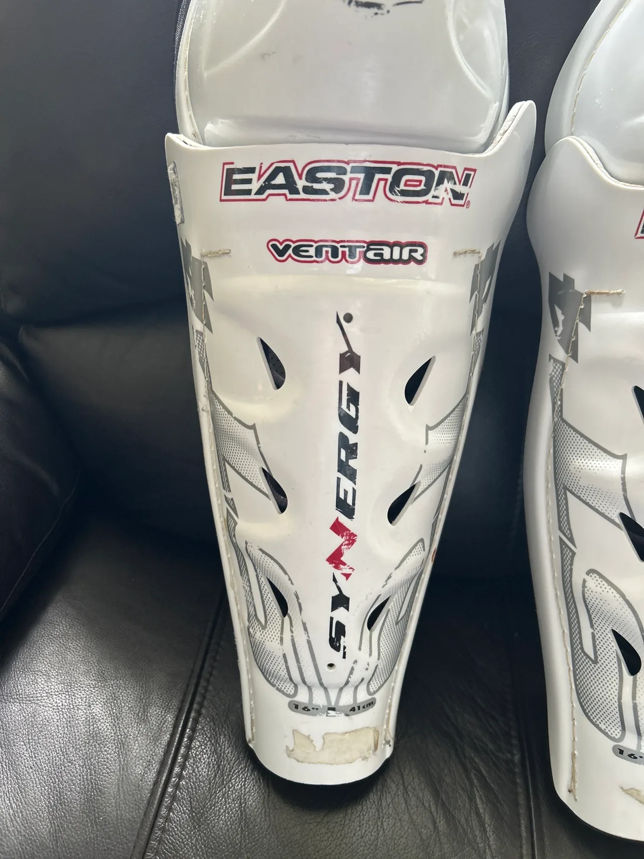 Easton Ventai Synergy Hockey Leg Pads thumbnail